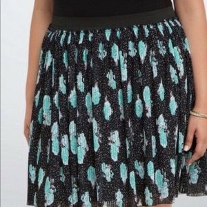 Super cute flowered Black flowy mini